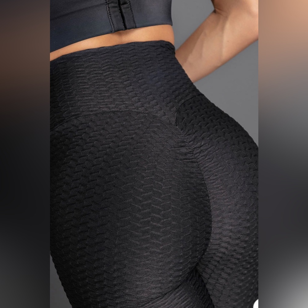 Leonisa Butt Lift Legging with Smoothing Compression